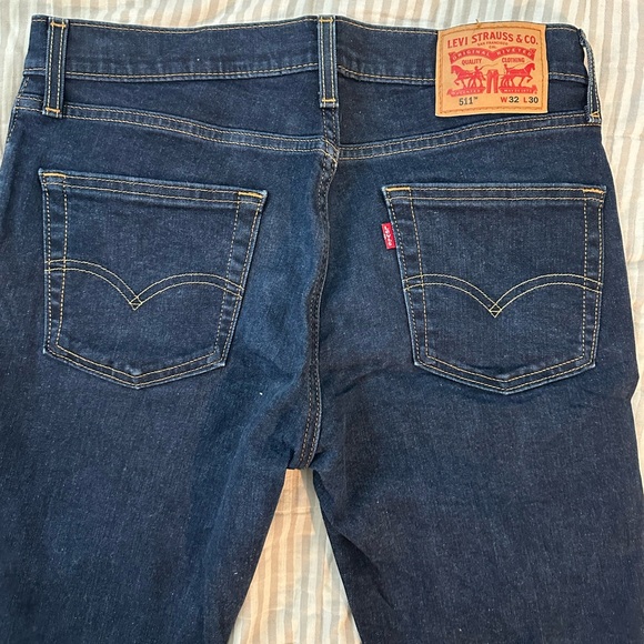 levi 511 dark wash 32 x 30 - Picture 2 of 3